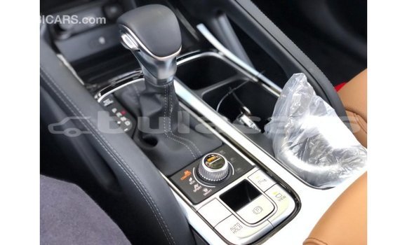 Buy Import Kia Carens White Car in Import - Dubai in Central Buy Import Kia Carens White Car in Import - Dubai in Central