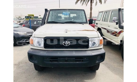 Buy Import Toyota Land Cruiser White Car in Import - Dubai in Central Buy Import Toyota Land Cruiser White Car in Import - Dubai in Central