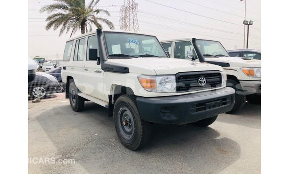 Buy Import Toyota Land Cruiser White Car in Import - Dubai in Central Buy Import Toyota Land Cruiser White Car in Import - Dubai in Central
