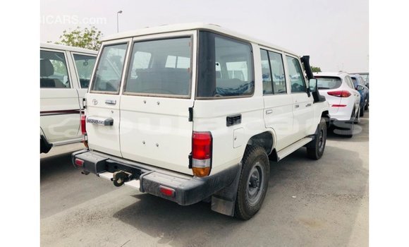Buy Import Toyota Land Cruiser White Car in Import - Dubai in Central Buy Import Toyota Land Cruiser White Car in Import - Dubai in Central