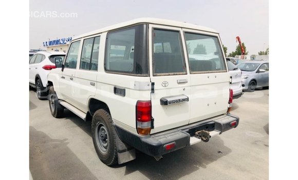 Buy Import Toyota Land Cruiser White Car in Import - Dubai in Central Buy Import Toyota Land Cruiser White Car in Import - Dubai in Central