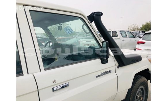 Buy Import Toyota Land Cruiser White Car in Import - Dubai in Central Buy Import Toyota Land Cruiser White Car in Import - Dubai in Central