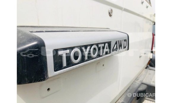 Buy Import Toyota Land Cruiser White Car in Import - Dubai in Central Buy Import Toyota Land Cruiser White Car in Import - Dubai in Central