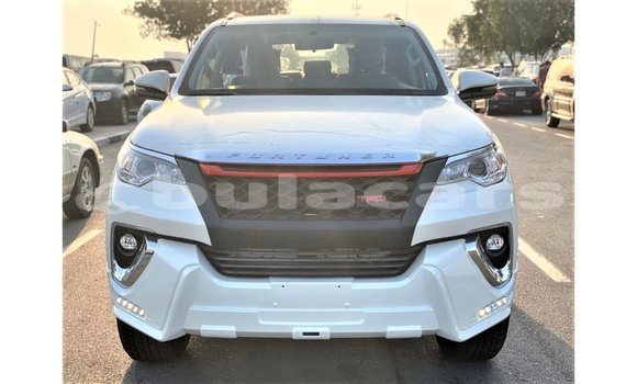 Acheter Import Voiture Toyota Fortuner Blanc à Import - Dubai, Central Acheter Import Voiture Toyota Fortuner Blanc à Import - Dubai, Central