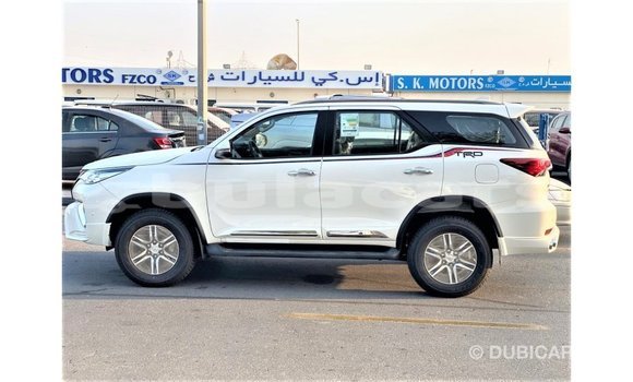 Acheter Import Voiture Toyota Fortuner Blanc à Import - Dubai, Central Acheter Import Voiture Toyota Fortuner Blanc à Import - Dubai, Central