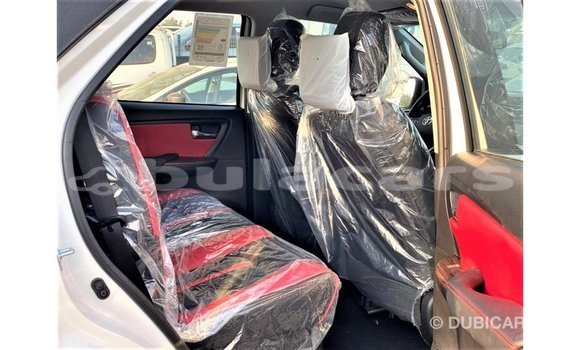 Acheter Import Voiture Toyota Fortuner Blanc à Import - Dubai, Central Acheter Import Voiture Toyota Fortuner Blanc à Import - Dubai, Central