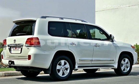Buy Import Toyota Land Cruiser White Car in Import - Dubai in Central Buy Import Toyota Land Cruiser White Car in Import - Dubai in Central