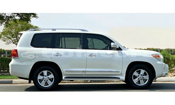 Buy Import Toyota Land Cruiser White Car in Import - Dubai in Central Buy Import Toyota Land Cruiser White Car in Import - Dubai in Central