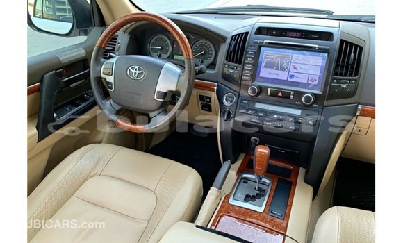 Buy Import Toyota Land Cruiser White Car in Import - Dubai in Central Buy Import Toyota Land Cruiser White Car in Import - Dubai in Central