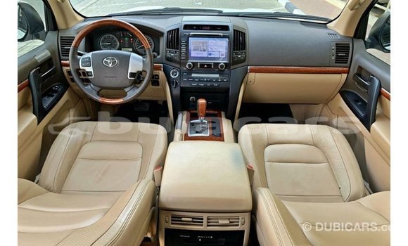 Buy Import Toyota Land Cruiser White Car in Import - Dubai in Central Buy Import Toyota Land Cruiser White Car in Import - Dubai in Central