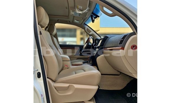 Buy Import Toyota Land Cruiser White Car in Import - Dubai in Central Buy Import Toyota Land Cruiser White Car in Import - Dubai in Central