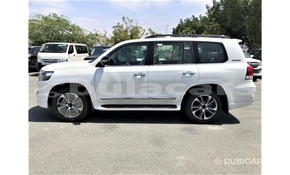 Acheter Import Voiture Toyota Land Cruiser Blanc à Import - Dubai, Central Acheter Import Voiture Toyota Land Cruiser Blanc à Import - Dubai, Central