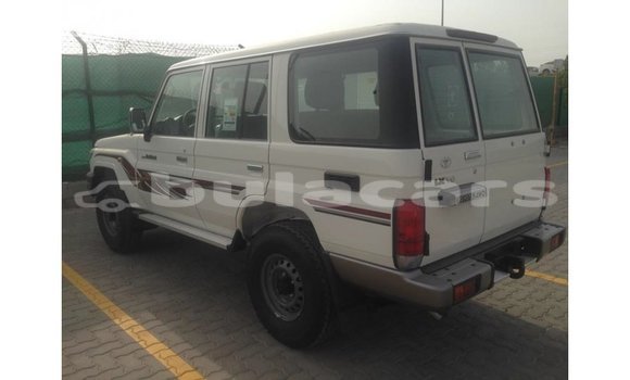 Acheter Import Voiture Toyota Land Cruiser Blanc à Import - Dubai, Central Acheter Import Voiture Toyota Land Cruiser Blanc à Import - Dubai, Central