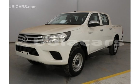 Acheter Import Voiture Toyota Hilux Blanc à Import - Dubai, Central Acheter Import Voiture Toyota Hilux Blanc à Import - Dubai, Central