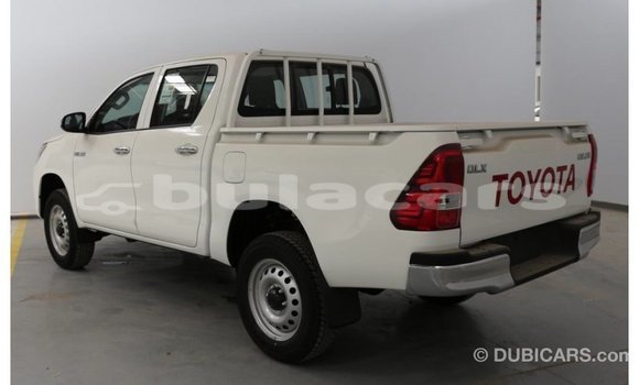 Acheter Import Voiture Toyota Hilux Blanc à Import - Dubai, Central Acheter Import Voiture Toyota Hilux Blanc à Import - Dubai, Central