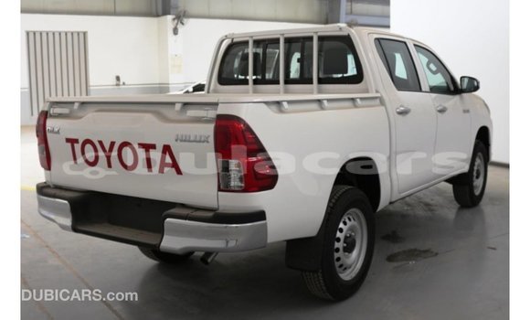 Acheter Import Voiture Toyota Hilux Blanc à Import - Dubai, Central Acheter Import Voiture Toyota Hilux Blanc à Import - Dubai, Central