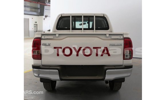 Acheter Import Voiture Toyota Hilux Blanc à Import - Dubai, Central Acheter Import Voiture Toyota Hilux Blanc à Import - Dubai, Central