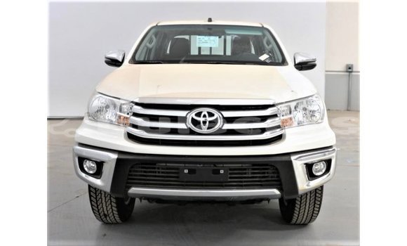 Acheter Import Voiture Toyota Hilux Blanc à Import - Dubai, Central Acheter Import Voiture Toyota Hilux Blanc à Import - Dubai, Central