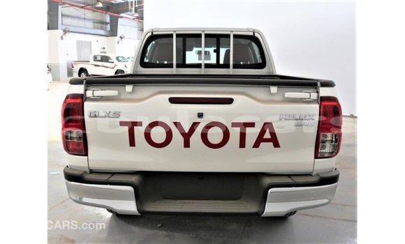 Acheter Import Voiture Toyota Hilux Blanc à Import - Dubai, Central Acheter Import Voiture Toyota Hilux Blanc à Import - Dubai, Central