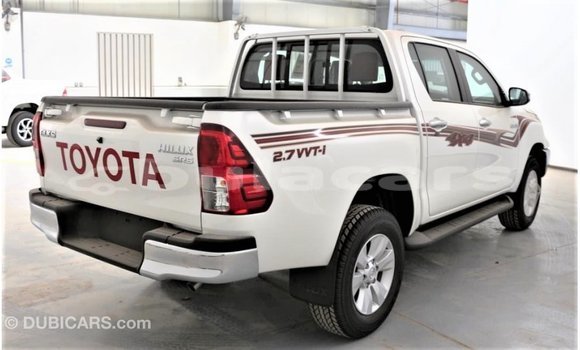 Acheter Import Voiture Toyota Hilux Blanc à Import - Dubai, Central Acheter Import Voiture Toyota Hilux Blanc à Import - Dubai, Central