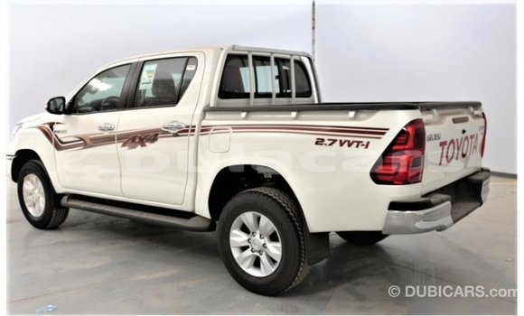 Acheter Import Voiture Toyota Hilux Blanc à Import - Dubai, Central Acheter Import Voiture Toyota Hilux Blanc à Import - Dubai, Central