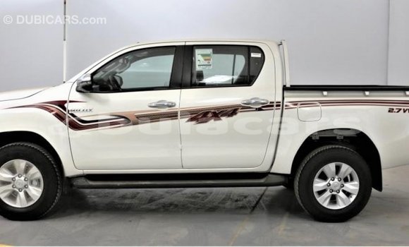 Acheter Import Voiture Toyota Hilux Blanc à Import - Dubai, Central Acheter Import Voiture Toyota Hilux Blanc à Import - Dubai, Central