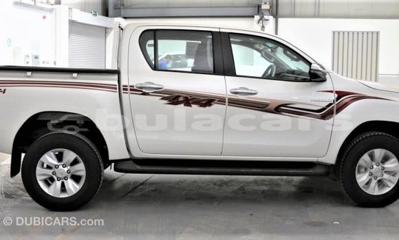 Acheter Import Voiture Toyota Hilux Blanc à Import - Dubai, Central Acheter Import Voiture Toyota Hilux Blanc à Import - Dubai, Central