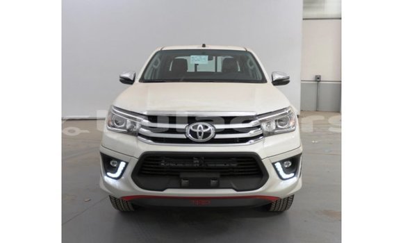 Acheter Import Voiture Toyota Hilux Blanc à Import - Dubai, Central Acheter Import Voiture Toyota Hilux Blanc à Import - Dubai, Central
