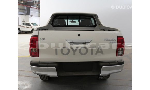 Acheter Import Voiture Toyota Hilux Blanc à Import - Dubai, Central Acheter Import Voiture Toyota Hilux Blanc à Import - Dubai, Central