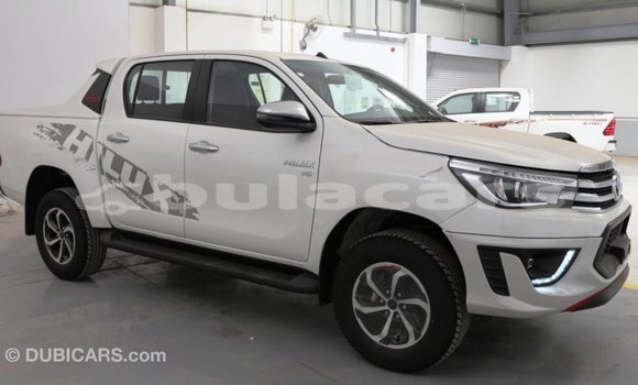 Acheter Import Voiture Toyota Hilux Blanc à Import - Dubai, Central Acheter Import Voiture Toyota Hilux Blanc à Import - Dubai, Central