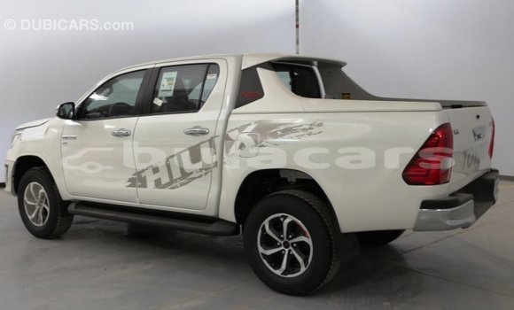 Acheter Import Voiture Toyota Hilux Blanc à Import - Dubai, Central Acheter Import Voiture Toyota Hilux Blanc à Import - Dubai, Central