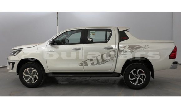 Acheter Import Voiture Toyota Hilux Blanc à Import - Dubai, Central Acheter Import Voiture Toyota Hilux Blanc à Import - Dubai, Central