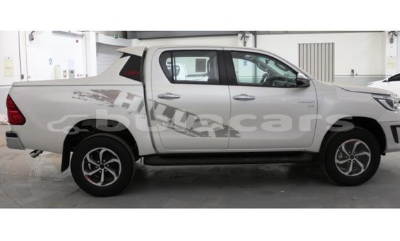 Acheter Import Voiture Toyota Hilux Blanc à Import - Dubai, Central Acheter Import Voiture Toyota Hilux Blanc à Import - Dubai, Central