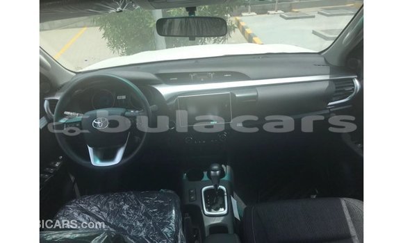 Acheter Import Voiture Toyota Hilux Blanc à Import - Dubai, Central Acheter Import Voiture Toyota Hilux Blanc à Import - Dubai, Central