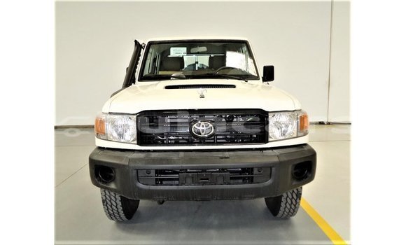 Acheter Import Voiture Toyota Land Cruiser Blanc à Import - Dubai, Central Acheter Import Voiture Toyota Land Cruiser Blanc à Import - Dubai, Central