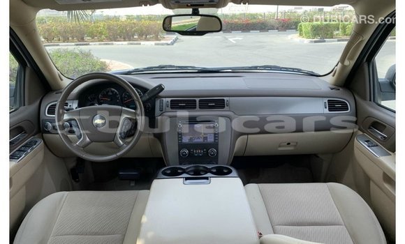 Buy Import Chevrolet Tahoe White Car in Import - Dubai in Central Buy Import Chevrolet Tahoe White Car in Import - Dubai in Central