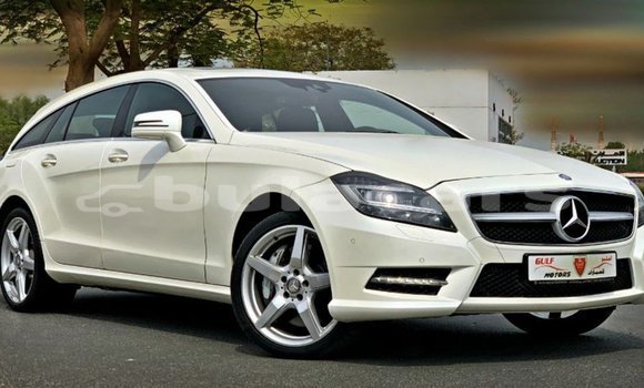 Buy Import Mercedes-Benz 190 White Car in Import - Dubai in Central Buy Import Mercedes-Benz 190 White Car in Import - Dubai in Central