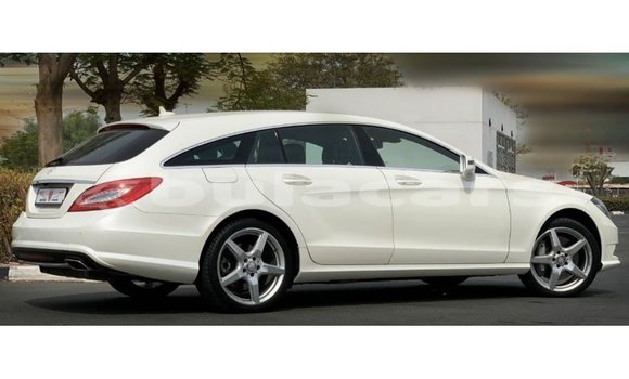 Buy Import Mercedes-Benz 190 White Car in Import - Dubai in Central Buy Import Mercedes-Benz 190 White Car in Import - Dubai in Central