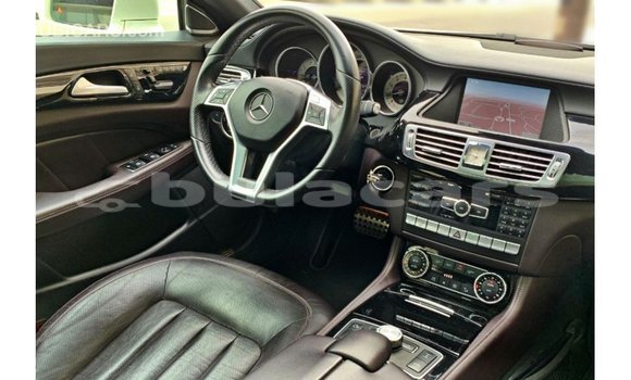 Buy Import Mercedes-Benz 190 White Car in Import - Dubai in Central Buy Import Mercedes-Benz 190 White Car in Import - Dubai in Central
