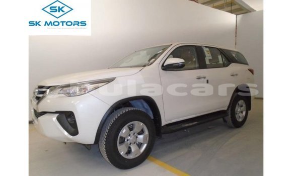 Buy Import Toyota Fortuner White Car in Import - Dubai in Central Buy Import Toyota Fortuner White Car in Import - Dubai in Central