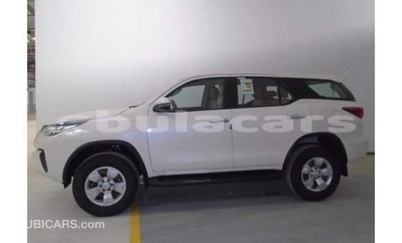 Buy Import Toyota Fortuner White Car in Import - Dubai in Central Buy Import Toyota Fortuner White Car in Import - Dubai in Central