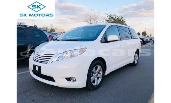 Buy Import Toyota Sienna White Car in Import - Dubai in Central