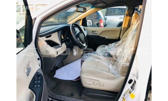 Buy Import Toyota Sienna White Car in Import - Dubai in Central Buy Import Toyota Sienna White Car in Import - Dubai in Central