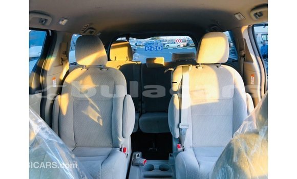 Buy Import Toyota Sienna White Car in Import - Dubai in Central Buy Import Toyota Sienna White Car in Import - Dubai in Central