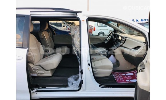 Buy Import Toyota Sienna White Car in Import - Dubai in Central Buy Import Toyota Sienna White Car in Import - Dubai in Central