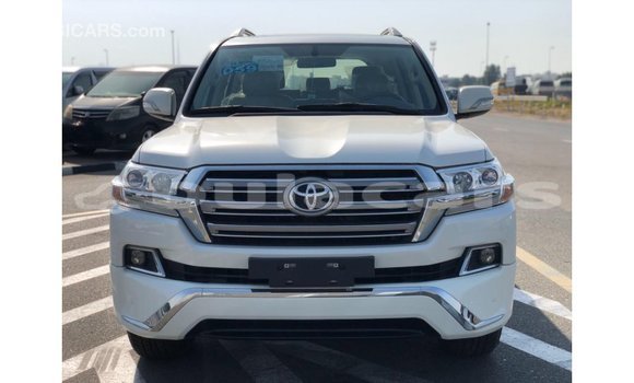 Buy Import Toyota Land Cruiser White Car in Import - Dubai in Central Buy Import Toyota Land Cruiser White Car in Import - Dubai in Central