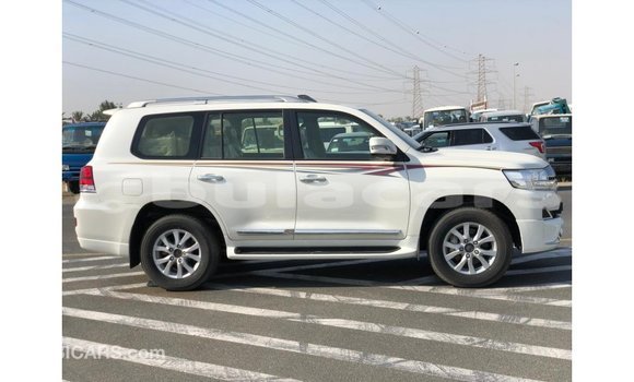 Buy Import Toyota Land Cruiser White Car in Import - Dubai in Central Buy Import Toyota Land Cruiser White Car in Import - Dubai in Central