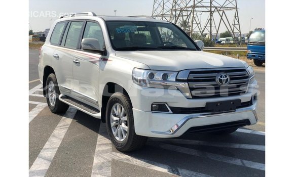 Buy Import Toyota Land Cruiser White Car in Import - Dubai in Central Buy Import Toyota Land Cruiser White Car in Import - Dubai in Central