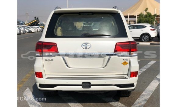 Buy Import Toyota Land Cruiser White Car in Import - Dubai in Central Buy Import Toyota Land Cruiser White Car in Import - Dubai in Central