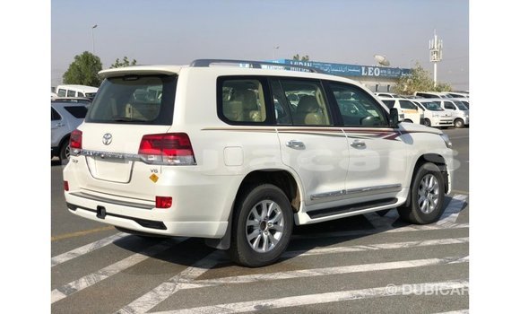 Buy Import Toyota Land Cruiser White Car in Import - Dubai in Central Buy Import Toyota Land Cruiser White Car in Import - Dubai in Central